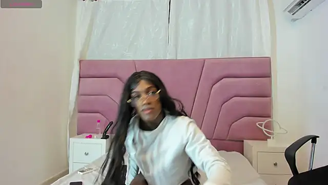 Snapshot of aishasounders chatting on 12/25/24, 06:41 aishasounders online show from 12/25/24, 06:41