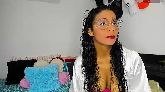 Snapshot of Nenita_Hot_ chatting on 03/06/25, 05:54 Nenita Hot online show from 03/06/25, 05:54