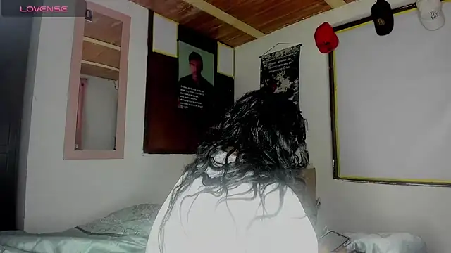 Snapshot of Nenita_Hot_ chatting on 10/10/25, 04:11 Nenita Hot online show from 10/10/25, 04:11