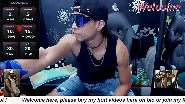 Snapshot of MikeRose94 chatting on 02/14/26, 04:48 MikeRose94 online show from 02/14/26, 04:48