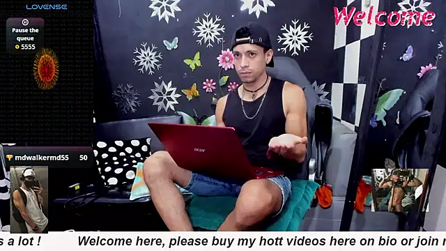 Snapshot of MikeRose94 chatting on 02/15/26, 06:26 MikeRose94 online show from 02/15/26, 06:26