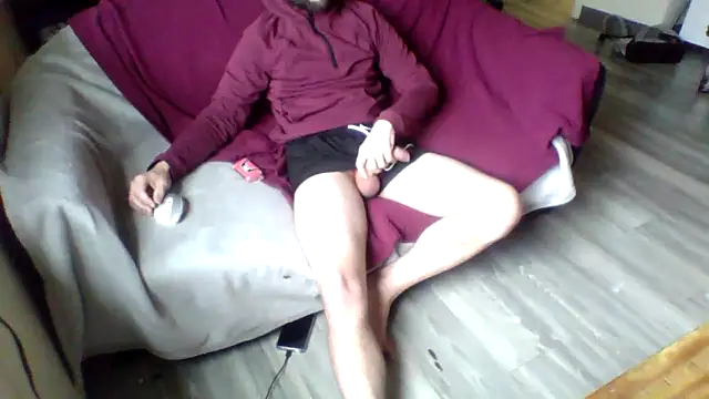 Snapshot of maccdaddy87 chatting on 04/02/26, 08:17 maccdaddy87 online show from 04/02/26, 08:17