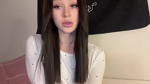 ur molly online show from 10/28/25, 06:10