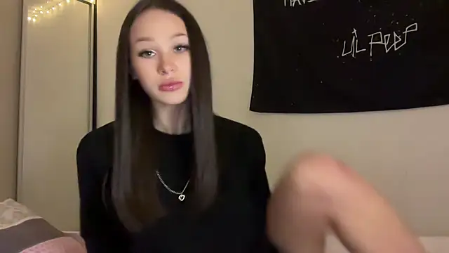 ur molly online show from 10/31/25, 12:17