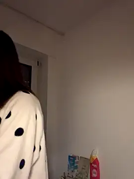 Snapshot of EmilyWi_ chatting on 10/08/25, 05:10 EmilyWi online show from 10/08/25, 05:10