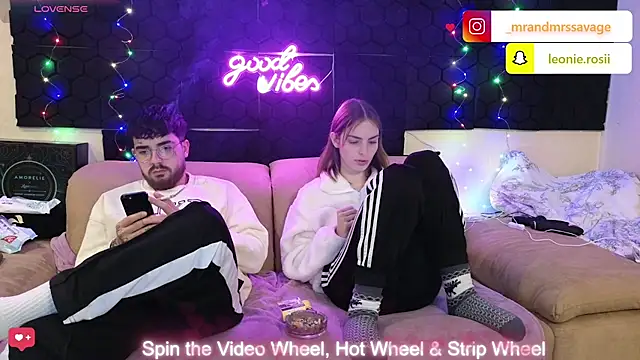 Snapshot of MrAndMrsSavage chatting on 12/20/24, 11:37 MrAndMrsSavage online show from 12/20/24, 11:37