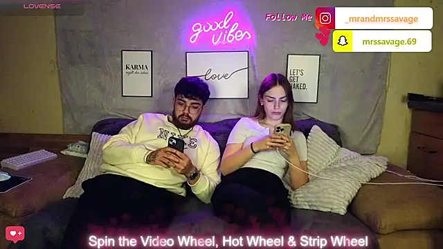 Snapshot of MrAndMrsSavage chatting on 01/12/25, 08:25 MrAndMrsSavage online show from 01/12/25, 08:25