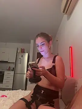 Snapshot of MrAndMrsSavage chatting on 11/21/25, 10:30 MrAndMrsSavage online show from 11/21/25, 10:30