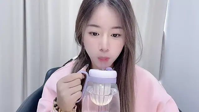 chloe-01 online show from 12/14/24, 04:34