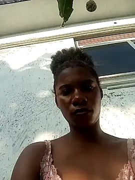 Snapshot of Yourlittlegirl19 chatting on 12/17/24, 05:18 Yourlittlegirl19 online show from 12/17/24, 05:18