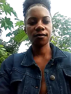 Snapshot of Yourlittlegirl19 chatting on 12/20/24, 04:42 Yourlittlegirl19 online show from 12/20/24, 04:42