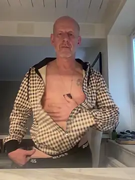 Snapshot of malematureisbest chatting on 12/21/25, 10:55 malematureisbest online show from 12/21/25, 10:55