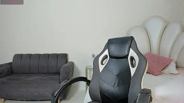 MaximusDick1  online show from 06/23/26, 12:25