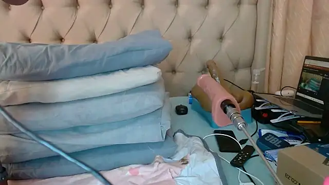 QUEENSHEBAxx01 online show from 06/20/26, 06:05