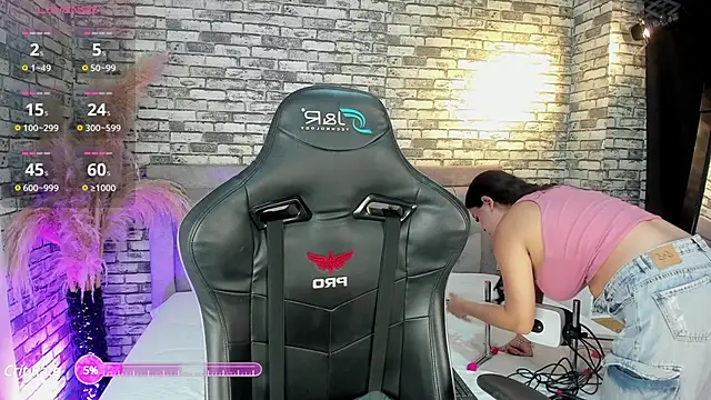 Snapshot of ariadna_milano chatting on 03/11/25, 12:50 ariadna milano online show from 03/11/25, 12:50