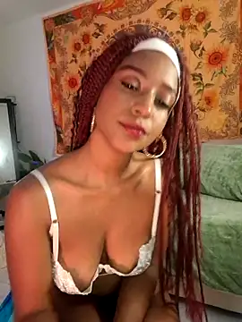Snapshot of Lorena_Vieira_ chatting on 11/28/25, 11:40 Lorena Vieira online show from 11/28/25, 11:40