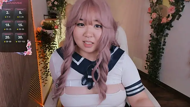 Snapshot of mei_honey_ chatting on 12/15/24, 08:04 mei honey  online show from 12/15/24, 08:04