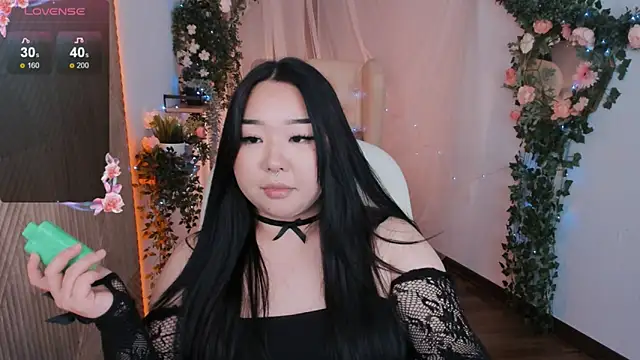 Snapshot of mei_honey_ chatting on 12/18/24, 05:31 mei honey  online show from 12/18/24, 05:31