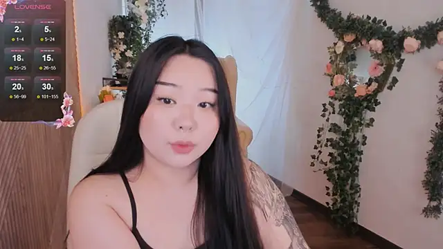 Snapshot of mei_honey_ chatting on 01/18/25, 01:29 mei honey  online show from 01/18/25, 01:29