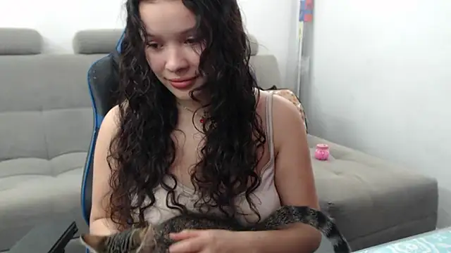 Snapshot of Yeimi360 chatting on 02/17/26, 02:08 Yeimi360 online show from 02/17/26, 02:08