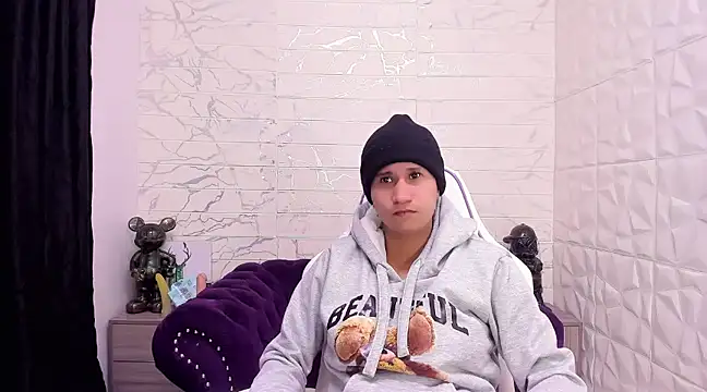 Snapshot of Im_Milan_Rs chatting on 02/12/25, 09:42 Im Milan Rs online show from 02/12/25, 09:42