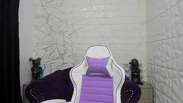 Snapshot of Im_Milan_Rs chatting on 02/18/25, 12:15 Im Milan Rs online show from 02/18/25, 12:15