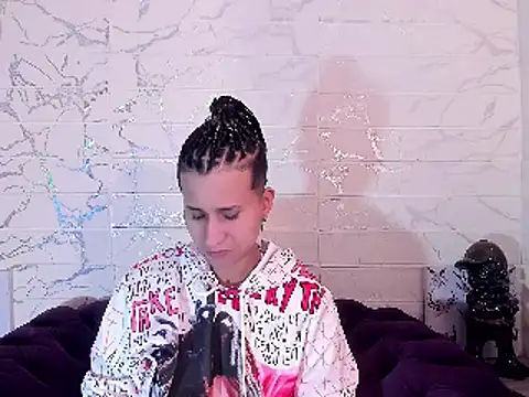 Snapshot of Im_Milan_Rs chatting on 03/01/25, 10:24 Im Milan Rs online show from 03/01/25, 10:24