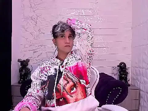 Snapshot of Im_Milan_Rs chatting on 03/06/25, 09:47 Im Milan Rs online show from 03/06/25, 09:47