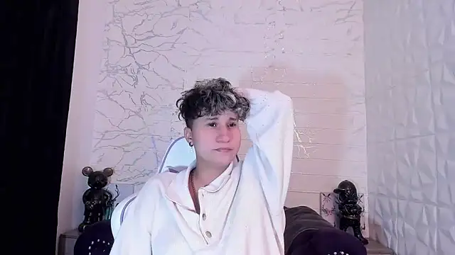 Snapshot of Im_Milan_Rs chatting on 03/08/25, 08:00 Im Milan Rs online show from 03/08/25, 08:00