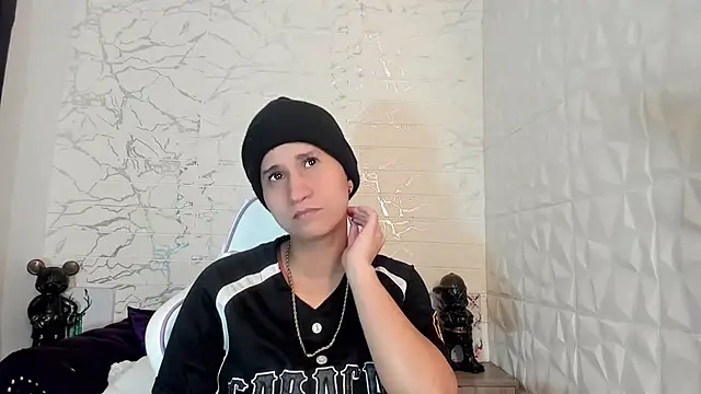 Snapshot of Im_Milan_Rs chatting on 03/10/25, 03:23 Im Milan Rs online show from 03/10/25, 03:23