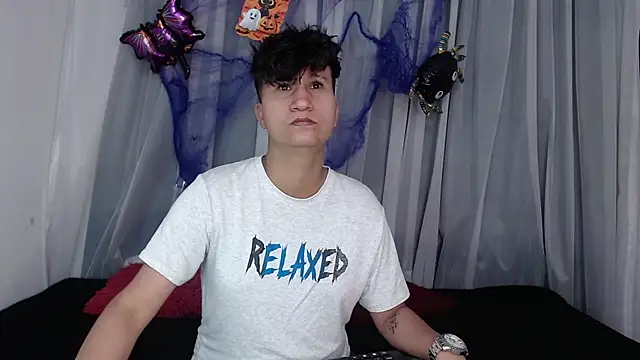 Snapshot of Im_Milan_Rs chatting on 10/15/25, 03:17 Im Milan Rs online show from 10/15/25, 03:17