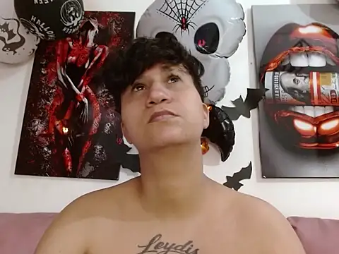 Snapshot of Im_Milan_Rs chatting on 10/23/25, 07:56 Im Milan Rs online show from 10/23/25, 07:56