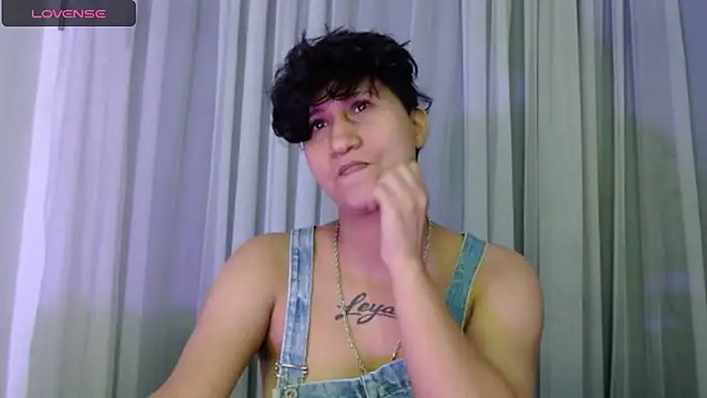 Snapshot of Im_Milan_Rs chatting on 11/11/25, 03:28 Im Milan Rs online show from 11/11/25, 03:28