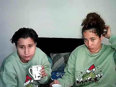 Snapshot of Im_Milan_Rs chatting on 12/14/25, 04:29 Im Milan Rs online show from 12/14/25, 04:29