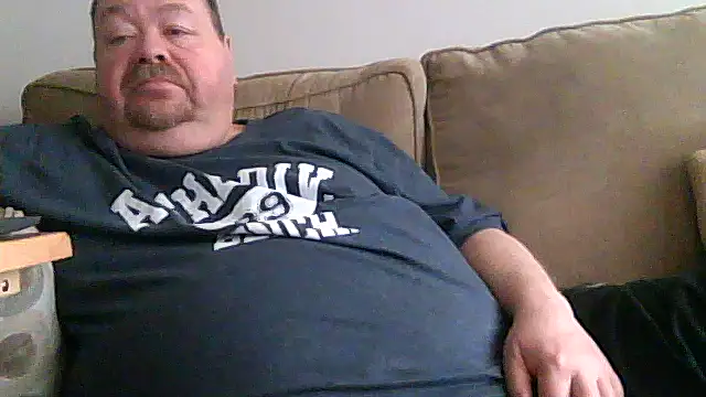 Snapshot of hitman_35 chatting on 04/11/26, 05:06 hitman 35 online show from 04/11/26, 05:06