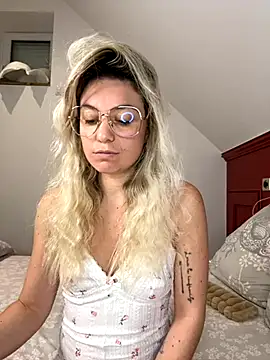 carlaaa online show from 11/04/25, 09:14