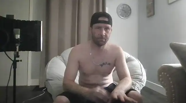 Snapshot of Edward_LongCock chatting on 01/05/25, 03:00 Edward LongCock online show from 01/05/25, 03:00