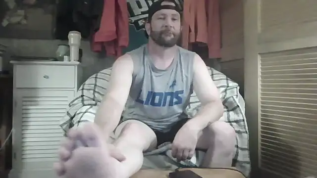 Snapshot of Edward_LongCock chatting on 07/18/26, 05:33 Edward LongCock online show from 07/18/26, 05:33