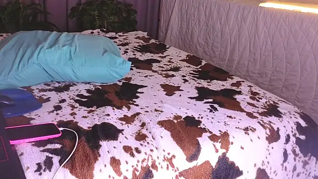 missnew2 online show from 11/08/25, 05:40