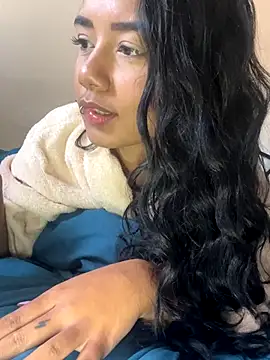 Snapshot of _Luana chatting on 12/02/24, 12:51 Luana online show from 12/02/24, 12:51