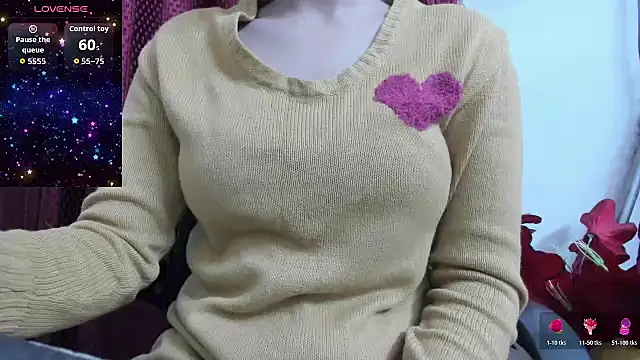 Snapshot of Reika_01 chatting on 12/02/25, 01:11 Reika 01 online show from 12/02/25, 01:11