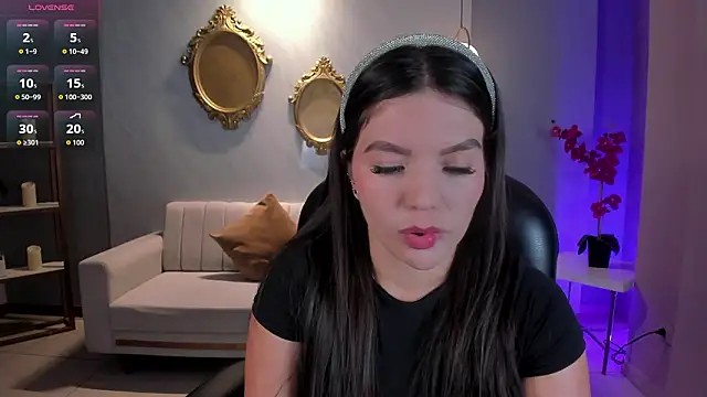 Snapshot of ValeriaRoldanX chatting on 02/04/26, 11:49 ValeriaRoldanX online show from 02/04/26, 11:49