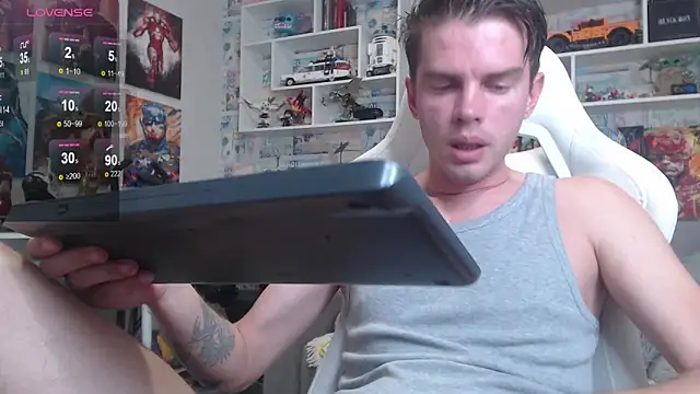 Snapshot of Mike_Burn chatting on 10/02/25, 12:12 Mike Burn online show from 10/02/25, 12:12
