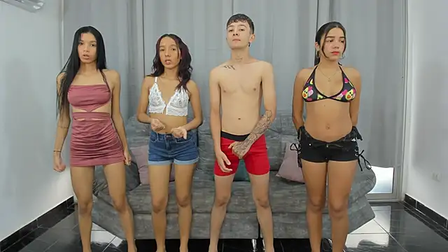 Snapshot of twinss_sexxx chatting on 01/09/25, 08:22 twinss sexxx online show from 01/09/25, 08:22