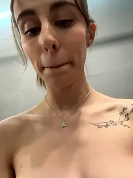 Snapshot of HellPeach chatting on 12/06/24, 09:13 HellPeach online show from 12/06/24, 09:13