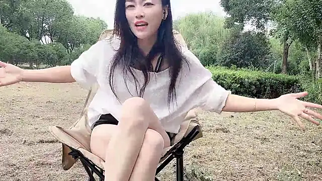 Snapshot of QianF-666 chatting on 09/21/25, 01:51 QianF-666 online show from 09/21/25, 01:51