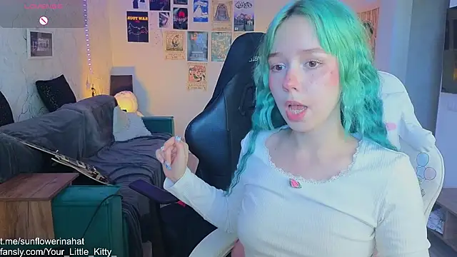 Snapshot of 812sunflowerinahat chatting on 03/16/25, 05:47 812sunflowerinahat online show from 03/16/25, 05:47