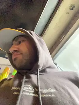 Snapshot of JuanZapata33 chatting on 12/25/24, 12:37 JuanZapata33 online show from 12/25/24, 12:37