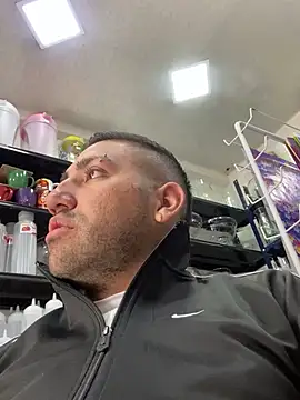 Snapshot of JuanZapata33 chatting on 01/17/25, 04:47 JuanZapata33 online show from 01/17/25, 04:47