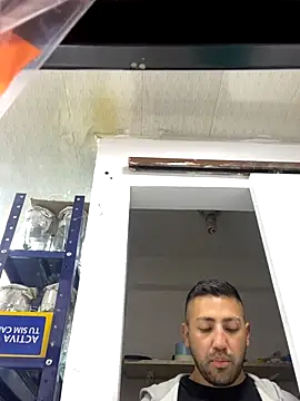 Snapshot of JuanZapata33 chatting on 09/21/25, 10:44 JuanZapata33 online show from 09/21/25, 10:44